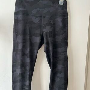 Black Lulu lemon 25” Wunder Train Leggings